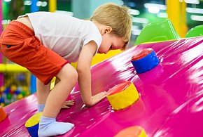 Zostawiasz dziecko w sali zabaw? Urząd wykrył poważne uchybienia-99940