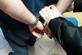 Napad przy Karabinierów. 15-latek zaatakował kobietę idącą do pracy