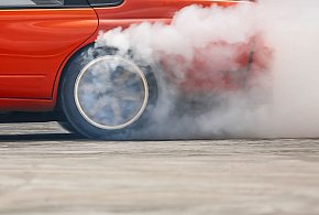 Od poniedziałku za driftowanie grozić będzie przynajmniej 1,5 tys. zł mandatu