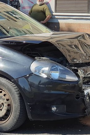 Karambol na Kalinkowej. Zderzenie trzech aut, jedna osoba trafiła do szpitala-2417