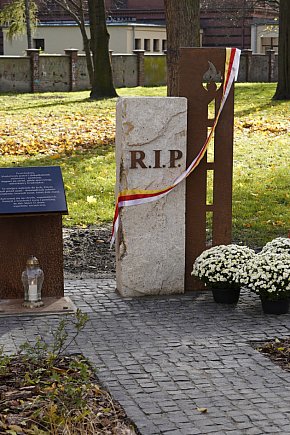 Pamięć przywrócona. Uroczyste odsłonięcie obelisku przy ul. Kosynierów Gdyńskich-2459