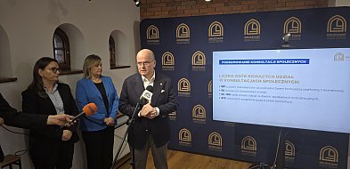 Basenowy "okrągły stół" w Ratuszu. Prezydent wyjaśnia sprawę 12 milionów i "basenu-99402