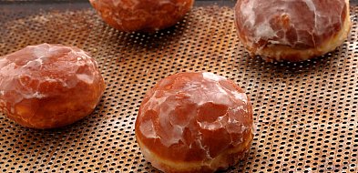 Tłusty czwartek w Grudziądzu: Pączek w kosztach firmy i na talerzu. Jak świętować