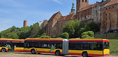 Przegubowe „elektryki” wyjadą na ulice Grudziądza. Zobacz, co oferują pasażerom!