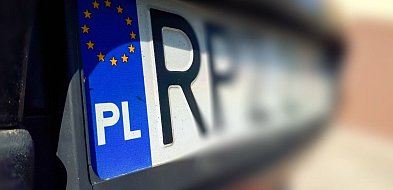 Klimczak: przy rejestracji używanego auta nie trzeba już pokazywać tablic w urzędz