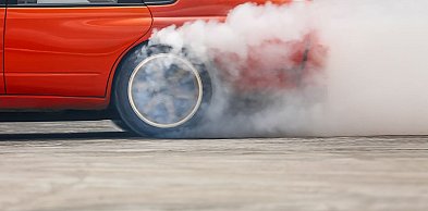 Od poniedziałku za driftowanie grozić będzie przynajmniej 1,5 tys. zł mandatu