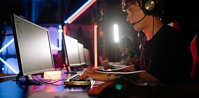 Dlaczego wokół CS2 i CSGO liczy się dziś coś więcej niż sam mecz