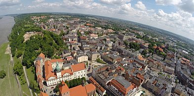 81 milionów deficytu i rosnący dług. Analiza kwietniowego budżetu obnaża priorytet