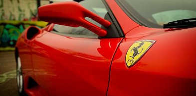 Żółty pocisk rzuca wyzwanie czerwonemu imperium – analiza wydajności Ferrari #83