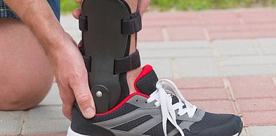Ortezy na kostkę a stabilizatory – czym się różnią i kiedy warto je stosować?