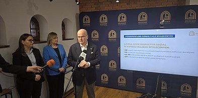 Basenowy "okrągły stół" w Ratuszu. Prezydent wyjaśnia sprawę 12 milionów i "basenu-99402