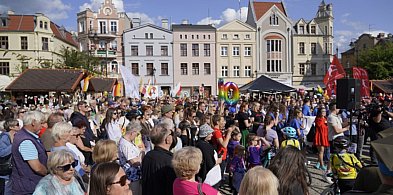 „Sikanie na k*rwy” na miejskiej scenie? Grudziądzanie oburzeni wyborem gwiazdy