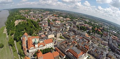 81 milionów deficytu i rosnący dług. Analiza kwietniowego budżetu obnaża priorytet