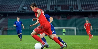 Cios w końcówce! Olimpia Grudziądz po zaciętym boju przegrywa w Poznaniu-98382