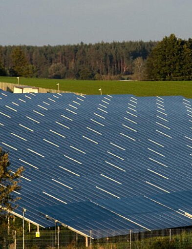 Po raz pierwszy farmy słoneczne i wiatrowe wytworzyły na świecie więcej energii ni-98287