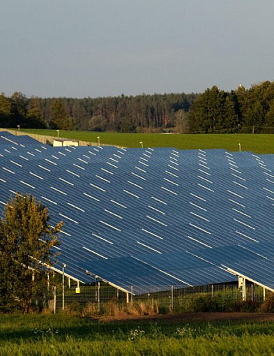 Po raz pierwszy farmy słoneczne i wiatrowe wytworzyły na świecie więcej energii ni-98287