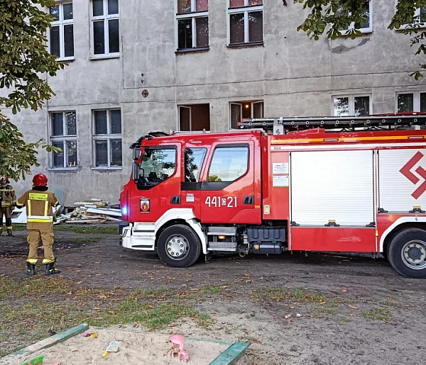 Poranny pożar przy ul. Karabinierów w Grudziądzu. Płonęły drzwi do mieszkania-97805
