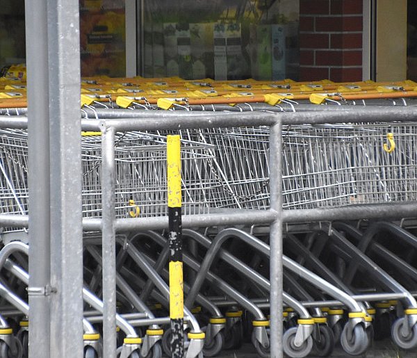 Czy 1 listopada zrobisz zakupy? Ten weekend zaskoczy wielu klientów-98721