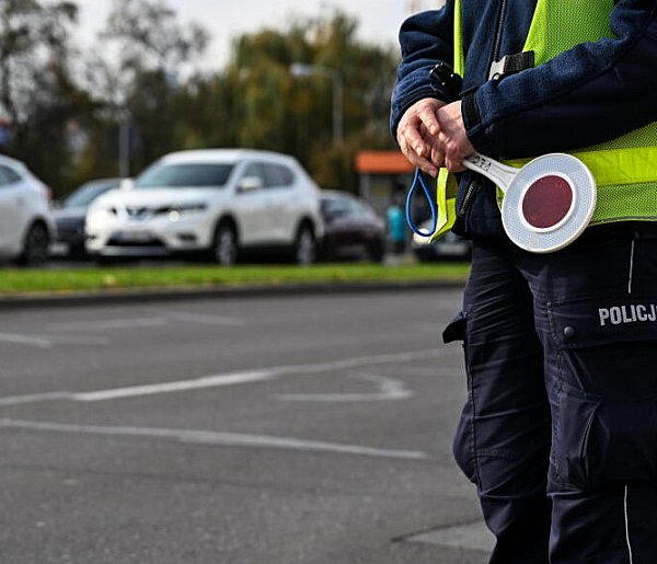 W Dzień Zaduszny policja apeluje do kierowców: noga z gazu, zero alkoholu-98734