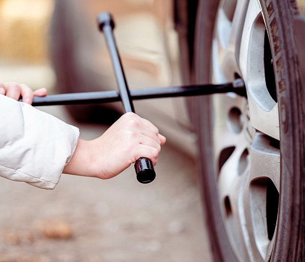 Z pozoru drobiazg, a może skończyć się tragedią. Urząd ostrzega kierowców-98856