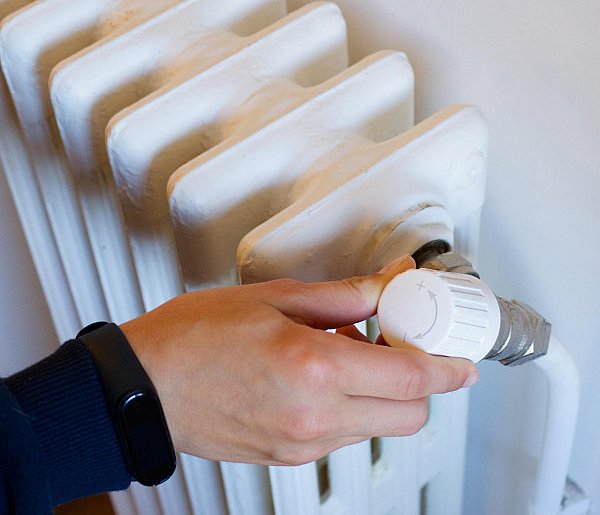 Kaloryfer zakręcony? I tak zapłacisz. Nowe prawo uderzy w lokatorów-99007