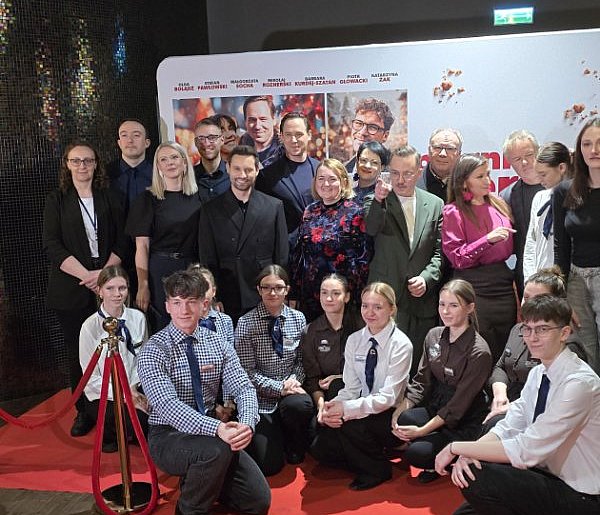 Gwiazdy na czerwonym dywanie w Grudziądzu. Przedpremiera filmu „Piernikowe serce”-99038