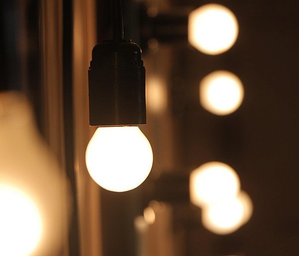 Rachunki za prąd pójdą w dół. Rząd usuwa opłatę doliczaną od lat-99216