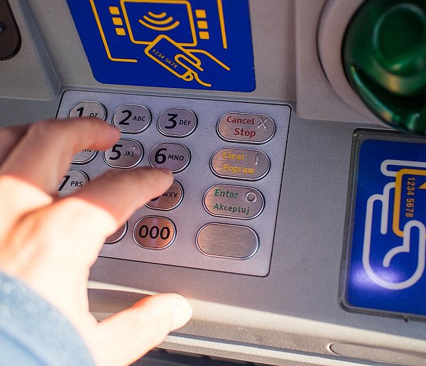Duże zmiany w wypłacaniu gotówki. Bankomaty odchodzą do przeszłości-99289