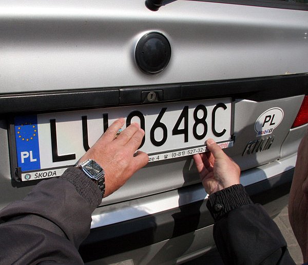 Wyższe opłaty za wydanie dowodów i tablic rejestracyjnych. MI podało propozycje st-99317