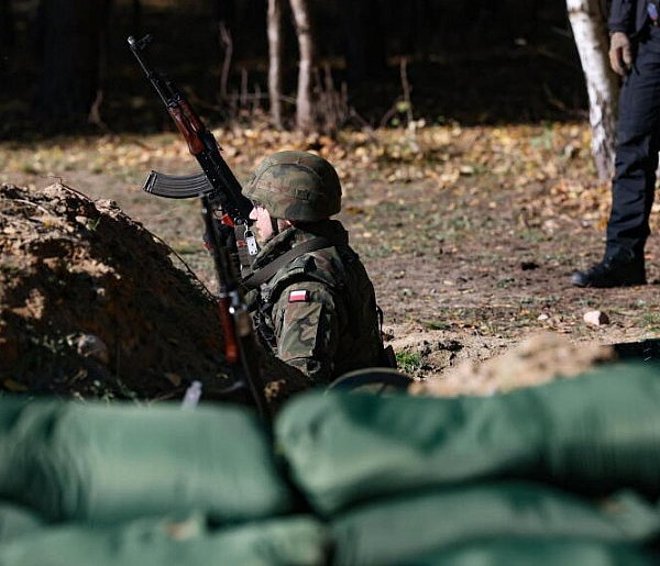 Sondaż dla WP: 59,4 proc. Polaków uważa, że powinna wrócić obowiązkowa zasadnicza-99347