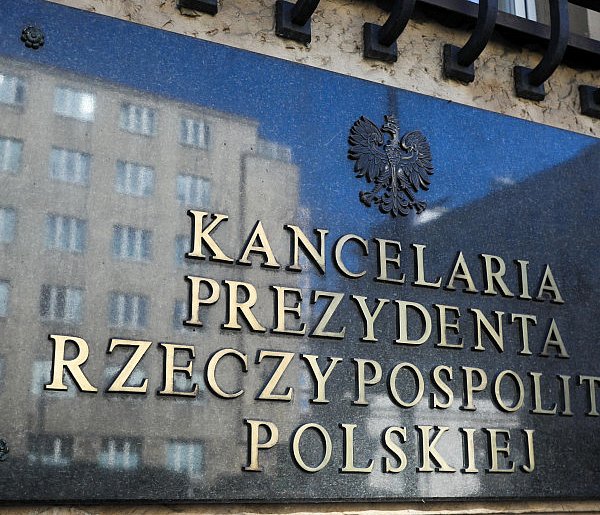 Wszystkie umowy JST mają być jawne. Ustawa skierowana do podpisu przez prezydenta-99375