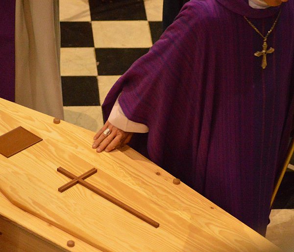 Rewolucja w pochówkach coraz bliżej. Tego w Polsce jeszcze nie było-99397