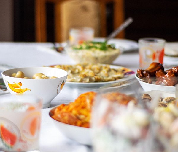 Polacy znów sięgną głębiej do kieszeni. Tyle wydają na świąteczne jedzenie-99462