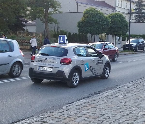 17-latkowie dostaną „prawko”. Nowe przepisy stawiają twarde warunki-99735