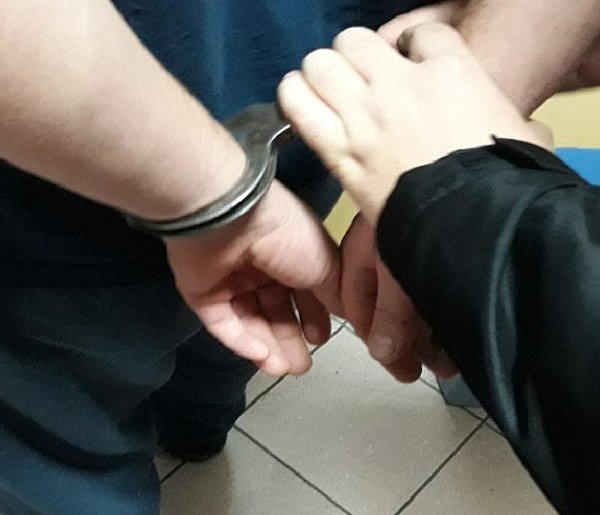 Napad przy Karabinierów. 15-latek zaatakował kobietę idącą do pracy