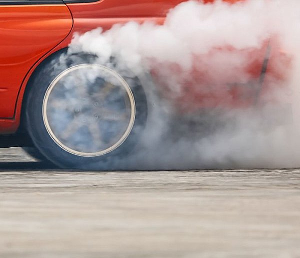 Od poniedziałku za driftowanie grozić będzie przynajmniej 1,5 tys. zł mandatu