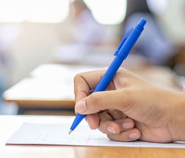 CKE: kilkunastu osobom unieważniono egzamin z polskiego za wniesienie telefonu, ki