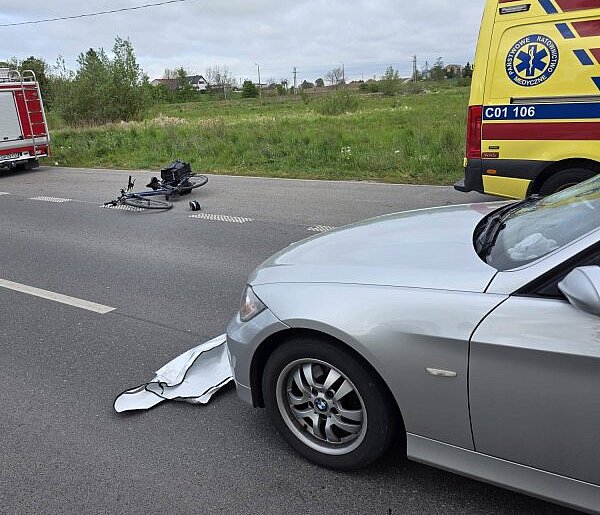 Poważny wypadek w Mełnie. Śmigłowiec LPR zabrał rowerzystę do szpitala