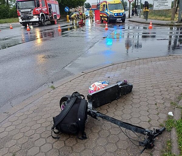 Zderzenie auta z hulajnogą na Szosie Toruńskiej. Poszkodowany trafił do szpitala
