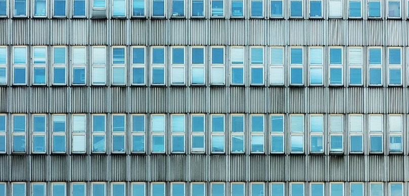 Dark Tourism w Polsce: Zapomniane relikty PRL i betonowe cienie lat 90