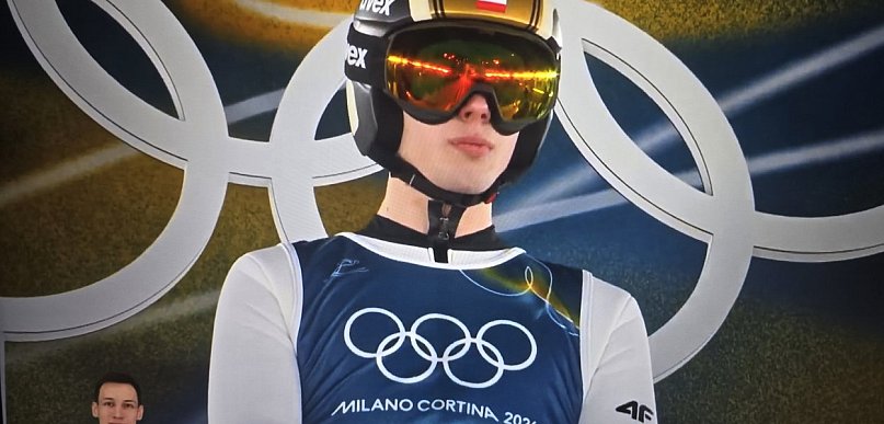 Kacper Tomasiak zdobywa srebrny medal olimpijski w skokach narciarskich