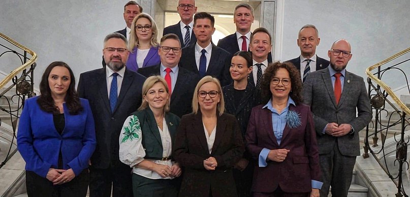 W parlamencie powstanie nowy klub Centrum, ale układ sił w Sejmie pozostaje bez zm