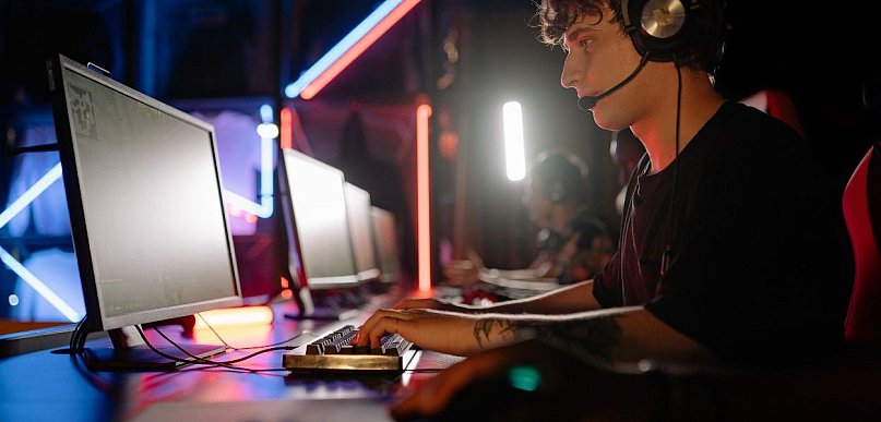 Dlaczego wokół CS2 i CSGO liczy się dziś coś więcej niż sam mecz