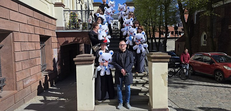 Milczące misie i głusi radni. Skandal na sesji Rady Miejskiej Grudziądza wokół mil