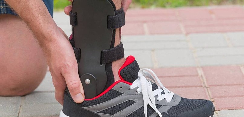 Ortezy na kostkę a stabilizatory – czym się różnią i kiedy warto je stosować?