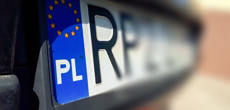 Klimczak: przy rejestracji używanego auta nie trzeba już pokazywać tablic w urzędz