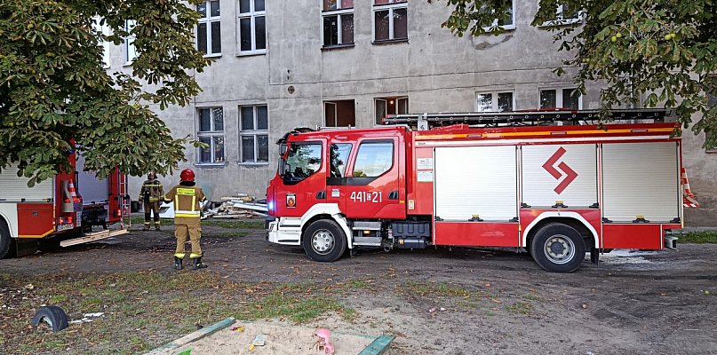 Poranny pożar przy ul. Karabinierów w Grudziądzu. Płonęły drzwi do mieszkania - 97805
