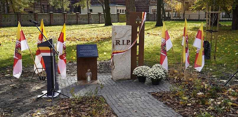 Pamięć przywrócona. Uroczyste odsłonięcie obelisku przy ul. Kosynierów Gdyńskich - 98717