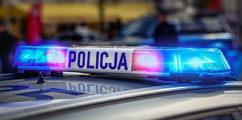 OFICJALNIE: Atak "kiboli" na autokar w Jarantowicach. 5 aut zablokowało drogę - 99255