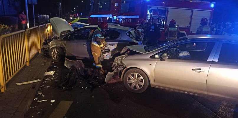 Wieczorna kolizja na ulicy Bydgoskiej. Dwa rozbite auta i utrudnienia w ruchu - 99625